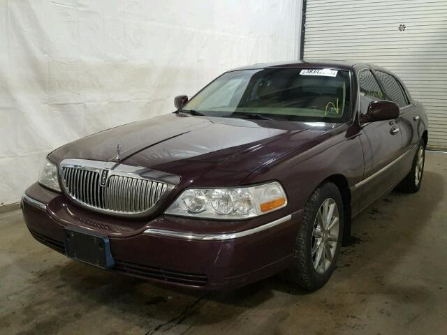 1LNHM82W17Y630401 - 2007 LINCOLN TOWN CAR S BURGUNDY photo 2