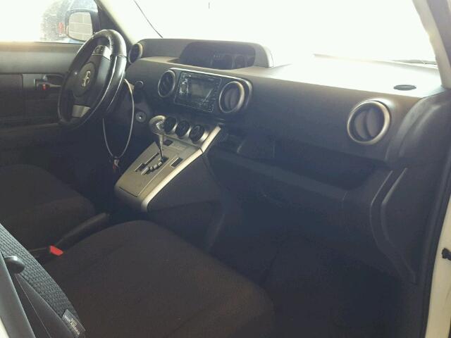 JTLKE50E691097025 - 2009 TOYOTA SCION XB 白色 照片 5