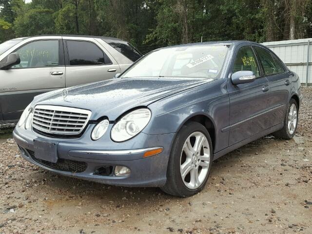 WDBUF56J56A902626 - 2006 MERCEDES-BENZ E BLUE photo 2