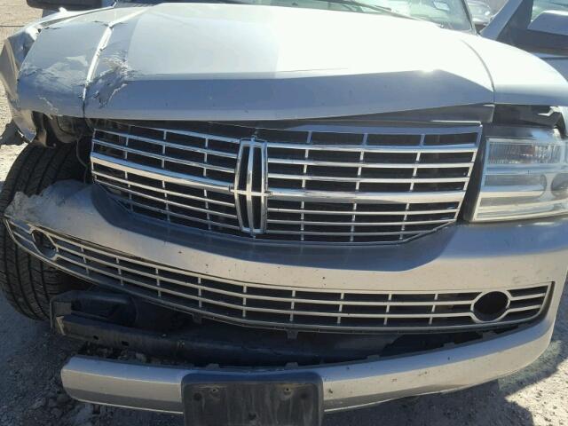 5LMFU28577LJ20695 - 2007 LINCOLN NAVIGATOR Szary zdjęcie 7