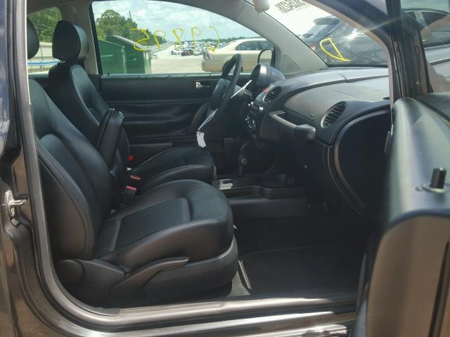 3VWPW3AG7AM012927 - 2010 VOLKSWAGEN NEW BEETLE 黑色 照片 5