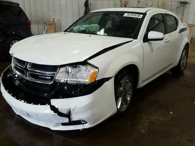 1B3BD2FGXBN578143 - 2011 DODGE AVENGER LU WHITE photo 2