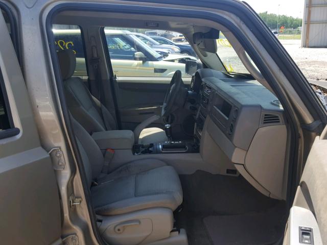 1J8HH48K86C171409 - 2006 JEEP COMMANDER TAN photo 5