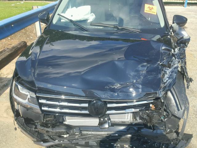 3VV3B7AX7JM070364 - 2018 VOLKSWAGEN TIGUAN SE Schwarz Foto 7