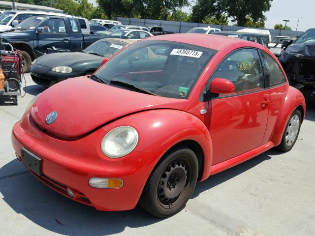 3VWCA21C7YM405700 - 2000 VOLKSWAGEN NEW BEETLE 红色 照片 2