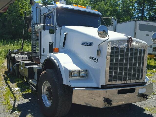 1NKDXBTX8BJ288685 - 2011 KENWORTH CONSTRUCTI WHITE photo 1