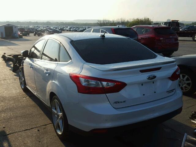 1FAHP3J2XCL434953 - 2012 FORD FOCUS WHITE photo 3