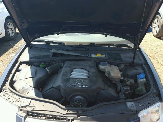 WVWTH63B04P252897 - 2004 VOLKSWAGEN PASSAT GLX BLUE photo 7