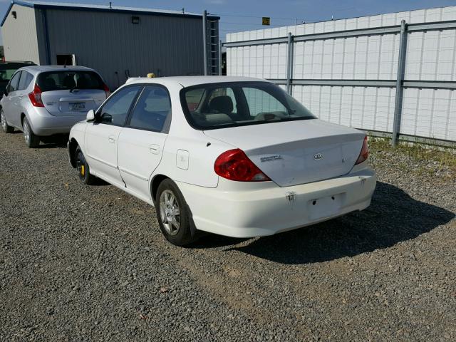 KNAFB121225141106 - 2002 KIA SPECTRA BA WHITE photo 3