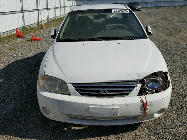 KNAFB121225141106 - 2002 KIA SPECTRA BA WHITE photo 9