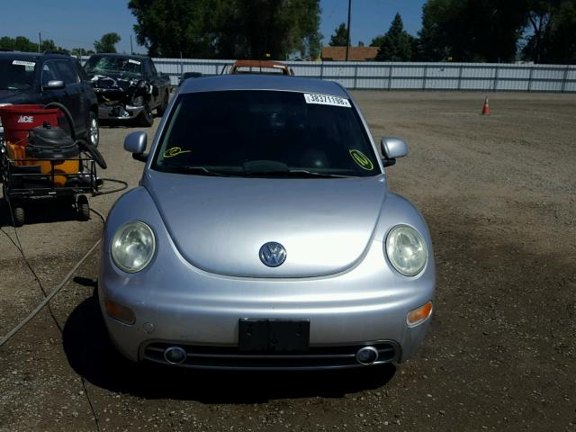3VWCC21C1YM456295 - 2000 VOLKSWAGEN NEW BEETLE ვერცხლისფერი ფოტო 9