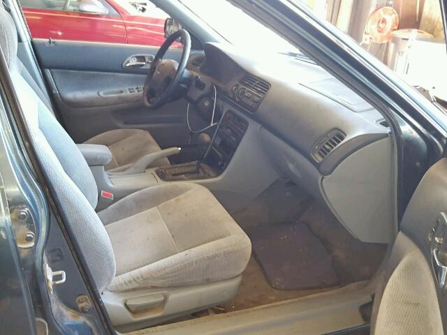 1HGCD563XVA069829 - 1997 HONDA ACCORD LX GREEN photo 5