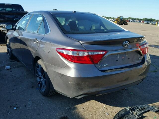 4T1BF1FK7GU538344 - 2016 TOYOTA CAMRY GRAY photo 3