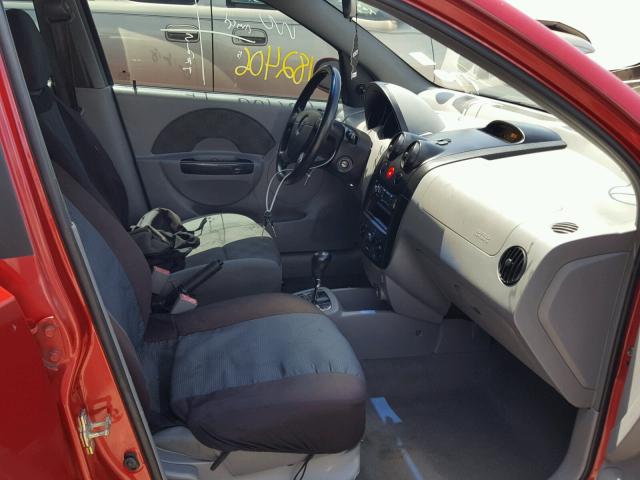 KL1TD52655B314021 - 2005 CHEVROLET AVEO BASE Rouge photo 5