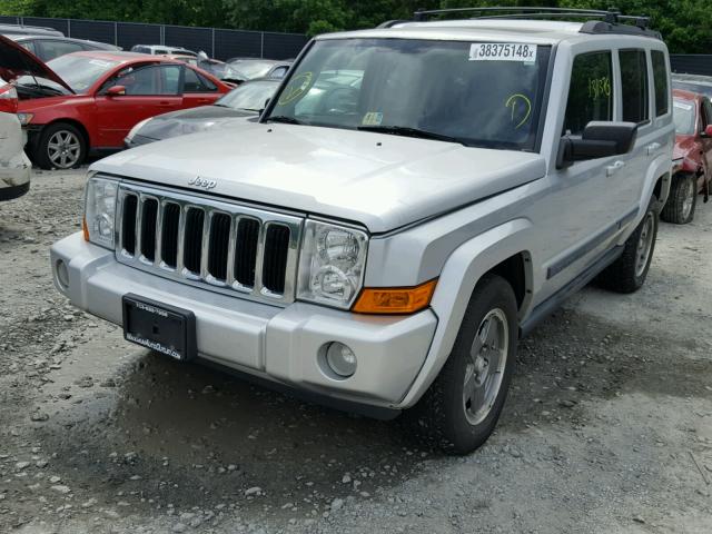 1J8HG48K38C100883 - 2008 JEEP COMMANDER SILVER photo 2
