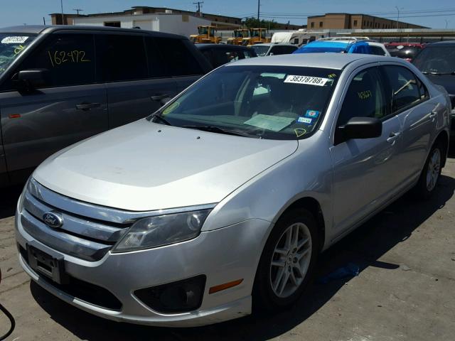 3FAHP0GA8CR395648 - 2012 FORD FUSION S SILVER photo 2