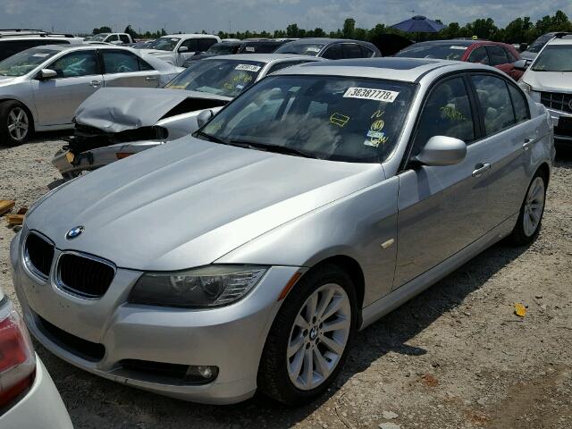 WBAPH7C59BE680877 - 2011 BMW 328 I SILVER photo 2