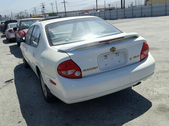 JN1CA31A61T101307 - 2001 NISSAN MAXIMA GXE WHITE photo 3