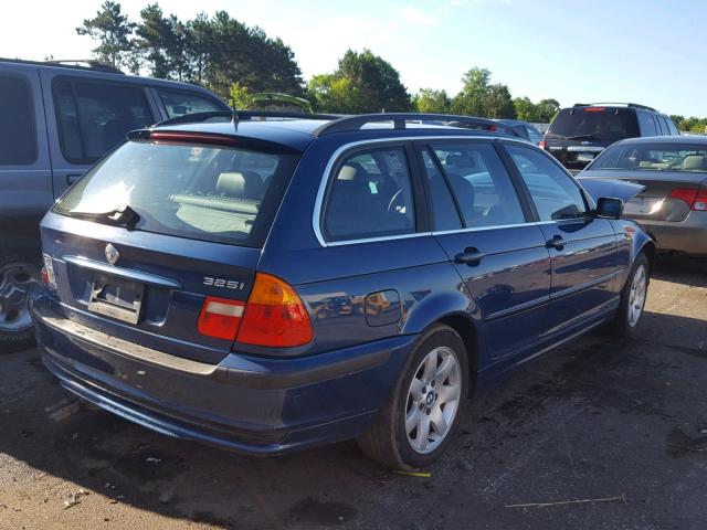 WBAEN334X2EZ15125 - 2002 BMW 325 IT BLUE photo 4