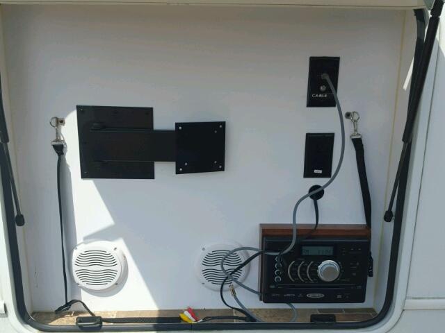 4YDF3852XE4700728 - 2014 KEYSTONE MONTANA WHITE photo 9