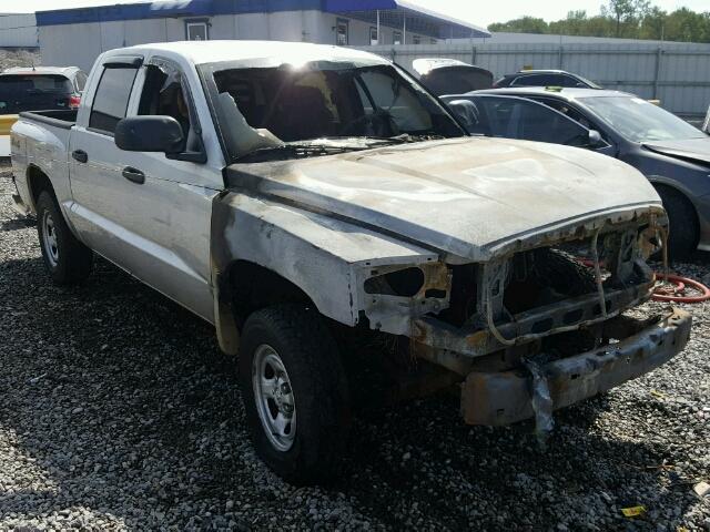 1D7HW28KX6S703627 - 2006 DODGE DAKOTA SILVER photo 1