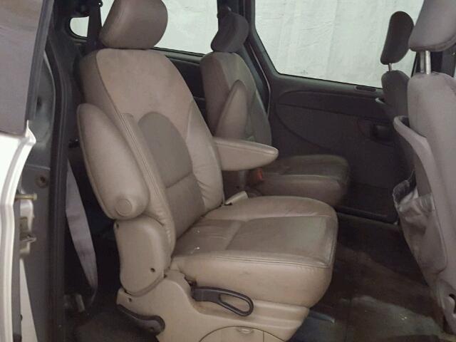 2C4GP44R74R535140 - 2004 CHRYSLER TOWN & COU SILVER photo 6