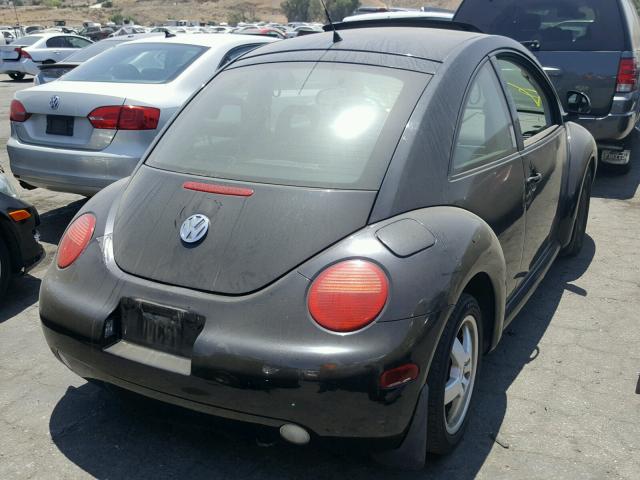 3VWCD21C3XM455290 - 1999 VOLKSWAGEN NEW BEETLE 黑色 照片 4