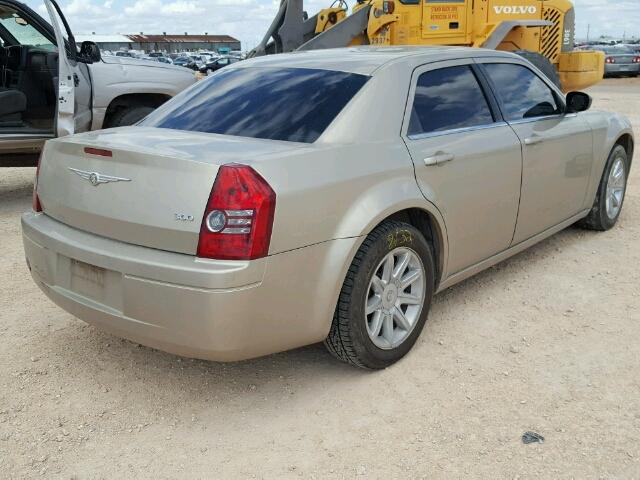 2C3KA43D59H577938 - 2009 CHRYSLER 300 LX TAN photo 4