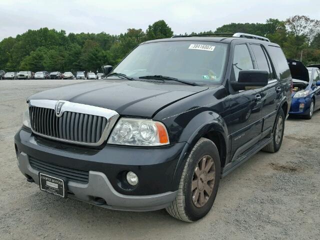 5LMFU28R44LJ24718 - 2004 LINCOLN NAVIGATOR BLACK photo 2