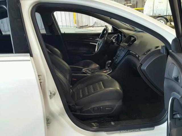 2G4GV5GV5D9236603 - 2013 BUICK REGAL GS WHITE photo 5