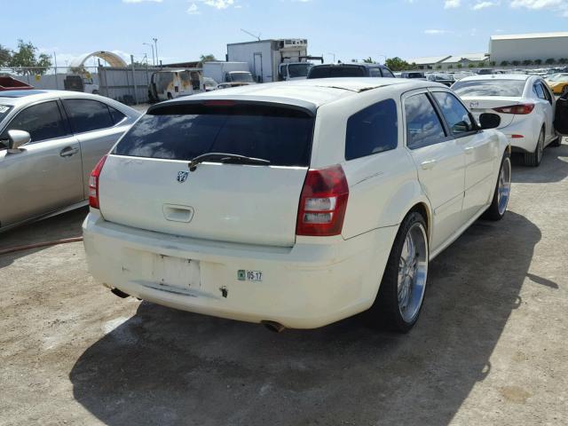 2D4FV48T45H555234 - 2005 DODGE MAGNUM SE WHITE photo 4