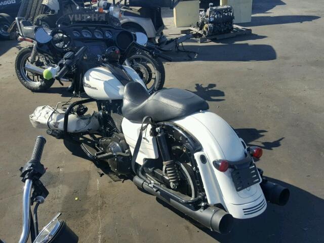 1HD1KRM38FB702232 - 2015 HARLEY-DAVIDSON FLHXS STRE WHITE photo 3