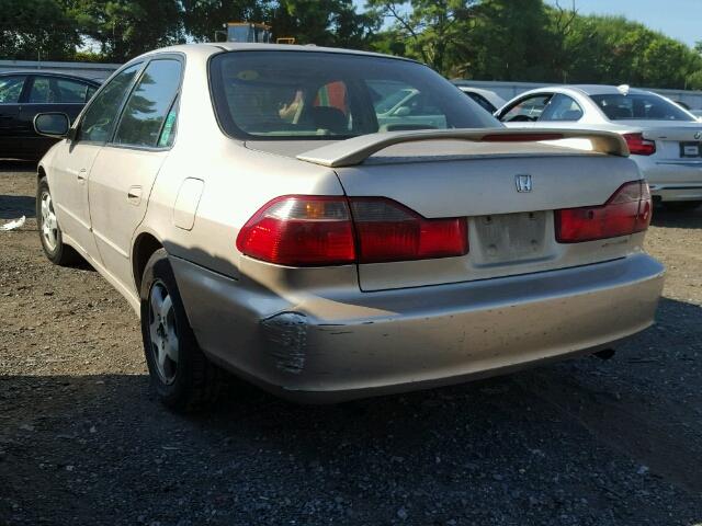 1HGCG1650YA014604 - 2000 HONDA ACCORD EX GOLD photo 3