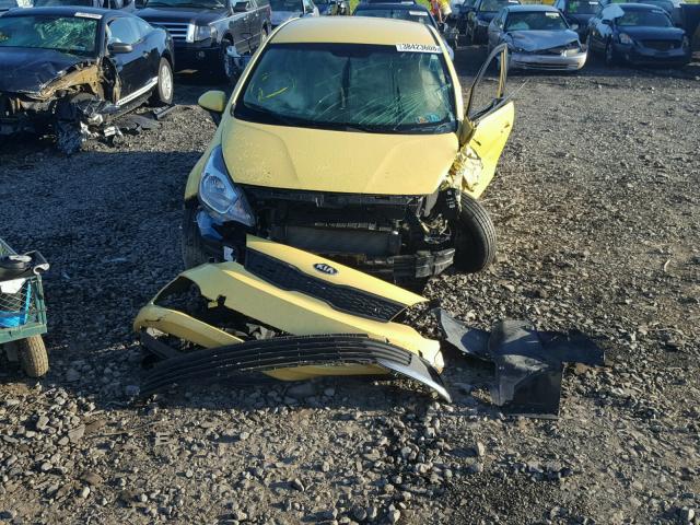 KNADM4A36G6548935 - 2016 KIA RIO LX YELLOW photo 9