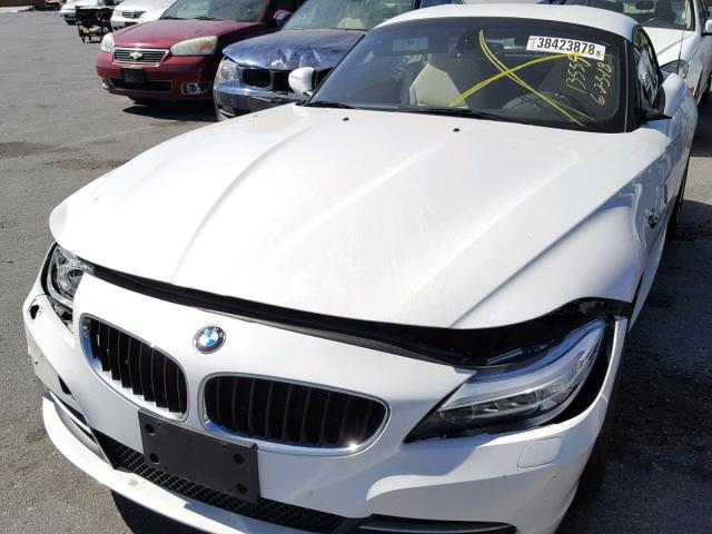 WBALL5C58EJ105635 - 2014 BMW Z4 SDRIVE2 WHITE photo 2