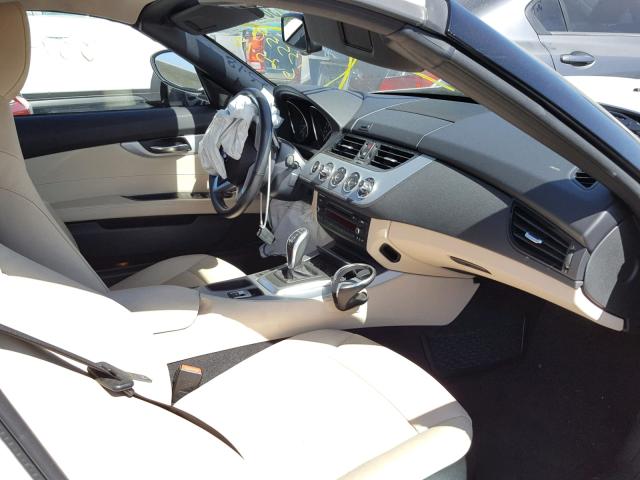 WBALL5C58EJ105635 - 2014 BMW Z4 SDRIVE2 WHITE photo 5