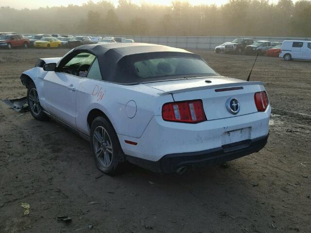 1ZVBP8EM2B5120061 - 2011 FORD MUSTANG WHITE photo 3