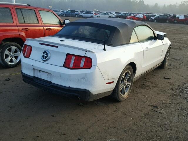 1ZVBP8EM2B5120061 - 2011 FORD MUSTANG WHITE photo 4