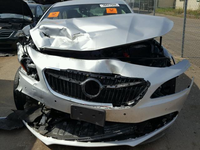 1G4ZS5SS4HU123653 - 2017 BUICK LACROSSE P SILVER photo 9