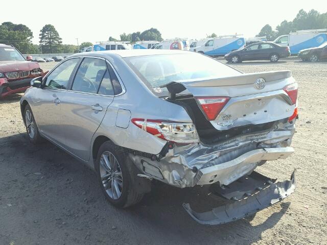 4T1BF1FKXGU117010 - 2016 TOYOTA CAMRY LE ვერცხლისფერი ფოტო 3