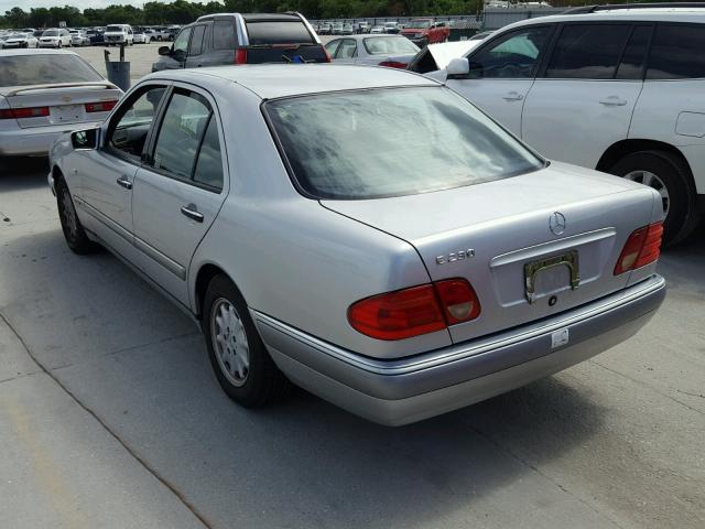 WDB2100371A381694 - 1997 MERCEDES-BENZ E 320 SILVER photo 3