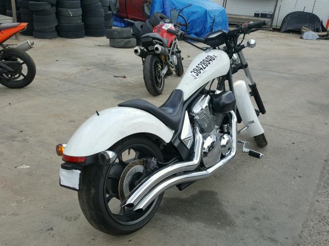 JH2SC6141BK000950 - 2011 HONDA VT1300 CX WHITE photo 4