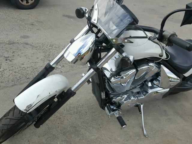 JH2SC6141BK000950 - 2011 HONDA VT1300 CX WHITE photo 9