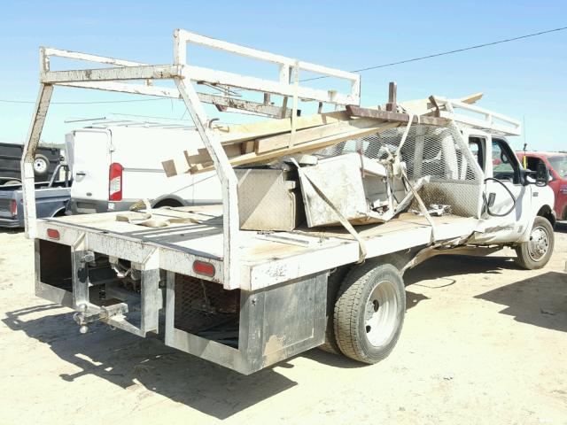 1FDXW46F52ED07407 - 2002 FORD F450 SUPER WHITE photo 4