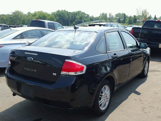 1FAHP3FN3AW215637 - 2010 FORD FOCUS SE BLACK photo 4