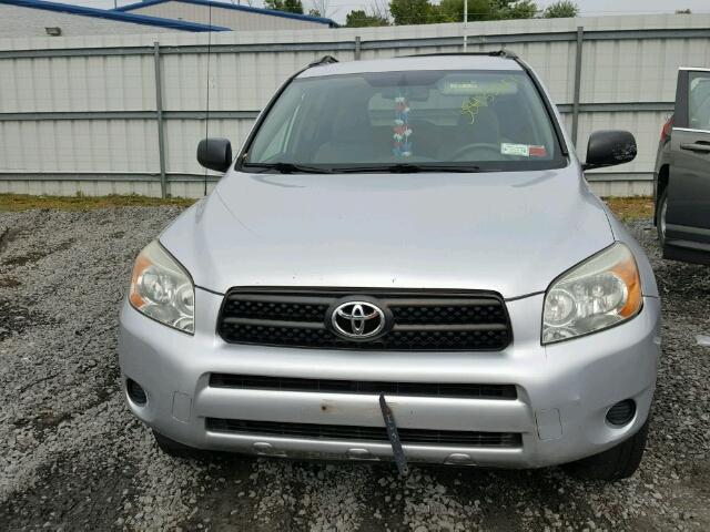 JTMBD33V966021487 - 2006 TOYOTA RAV4 SILVER photo 9