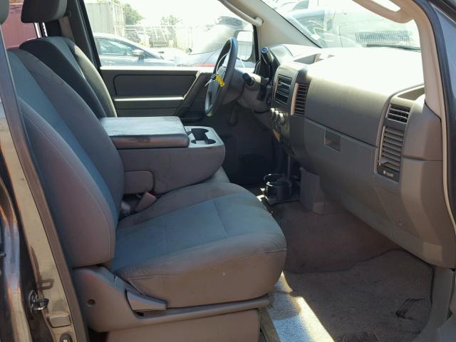 1N6AA06A55N516492 - 2005 NISSAN TITAN XE GRAY photo 5