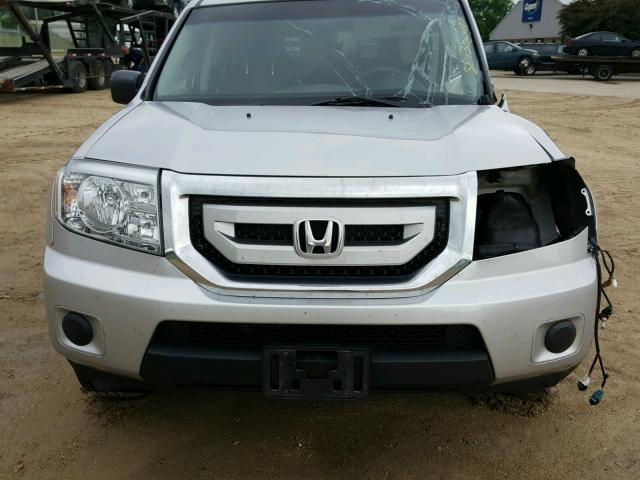 5FNYF4H25BB031375 - 2011 HONDA PILOT LX WHITE photo 7