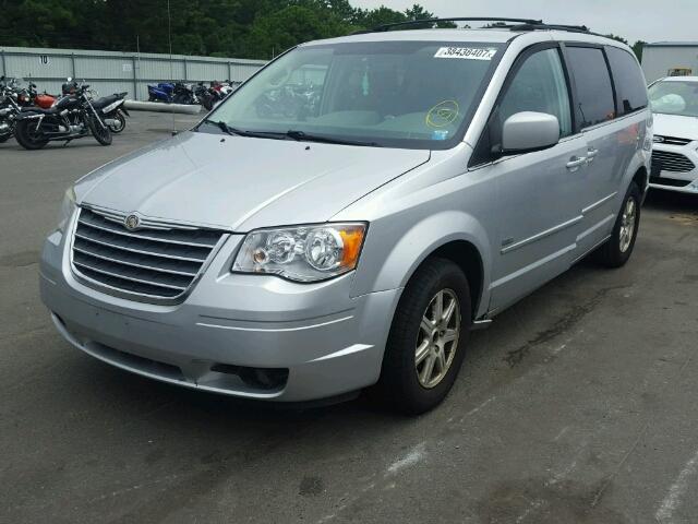 2A8HR54P48R821299 - 2008 CHRYSLER TOWN & COU SILVER photo 2