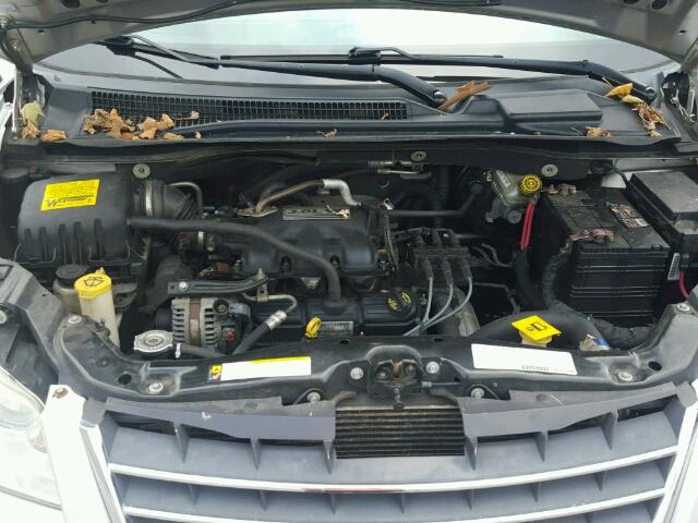 2A8HR54P48R821299 - 2008 CHRYSLER TOWN & COU SILVER photo 7